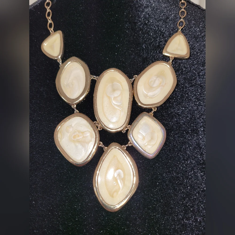 Stella & Dot Fiona Bib Necklace - Picture 3 of 9